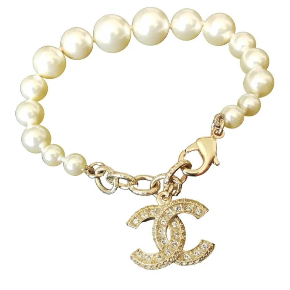 New!!! Authentic Chanel Cream Faux Pearl & Crystal CC Charm Gold HW Bracelet B20 - Picture 3 of 17